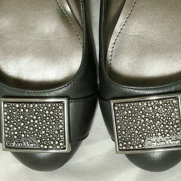 CALVIN KLEIN DARK BROWN LEATHER BALLERINA FLATS - Picture 3 of 6